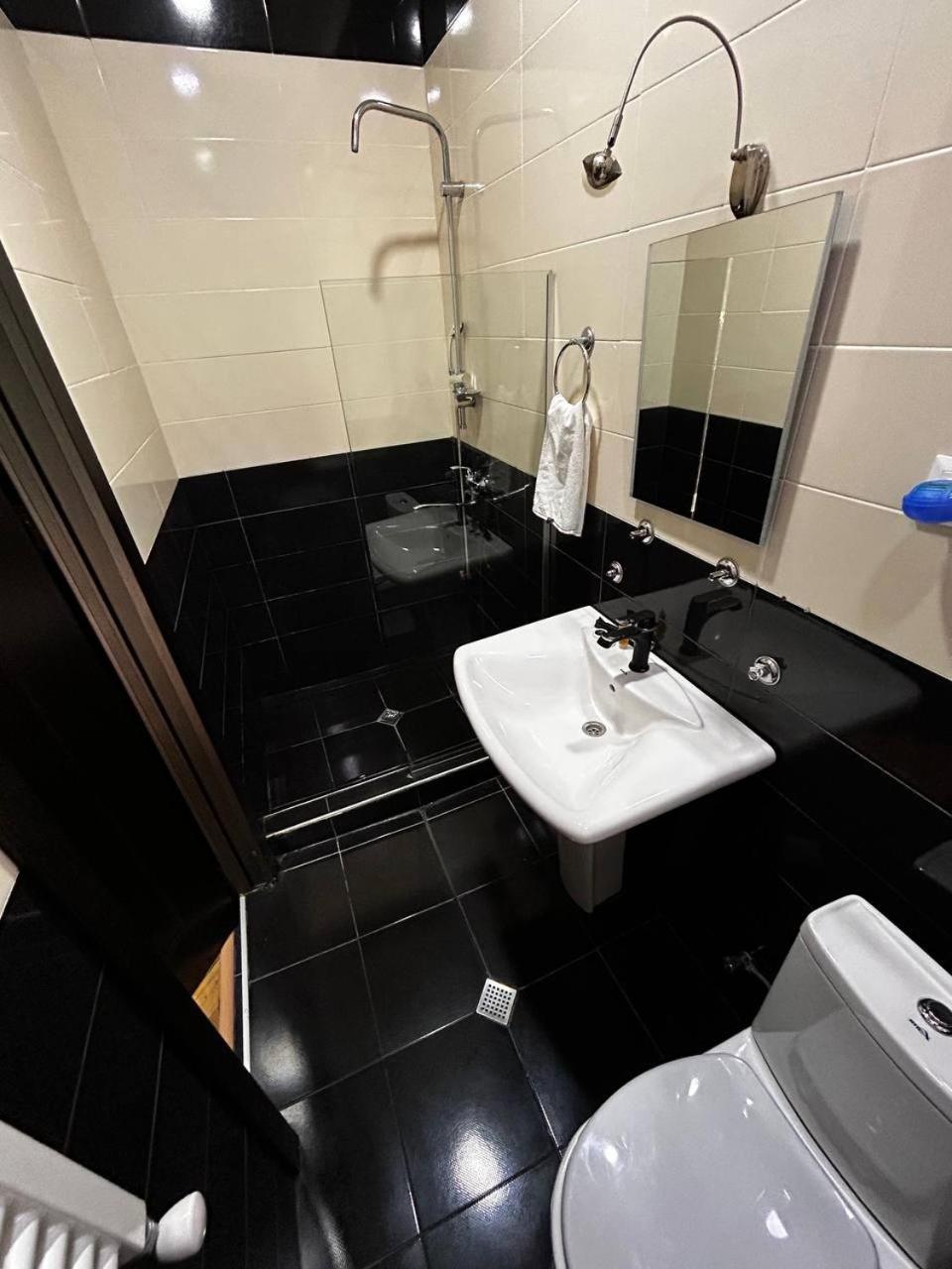 Duma Hotel Τυφλίδα Εξωτερικό φωτογραφία